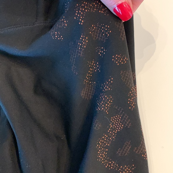 Lululemon Mapped out High Rise tight 28โ-black with orange/res camo-size 4 - Picture 12 of 16